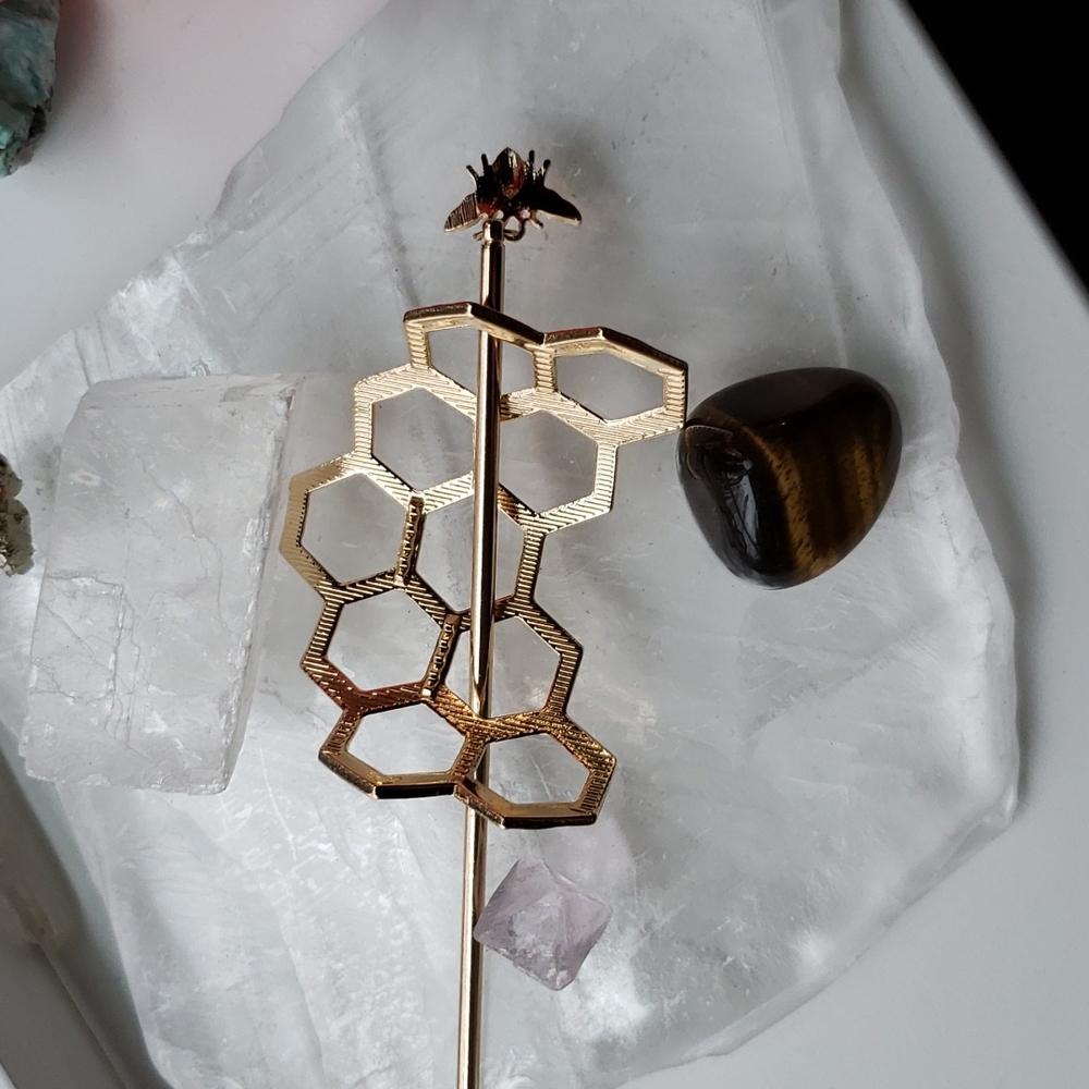 Honeycomb and bee hair clip and stick - Picture 5 of 13